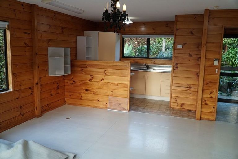 Photo of property in 73 Tindalls Bay Road, Tindalls Beach, Whangaparaoa, 0930