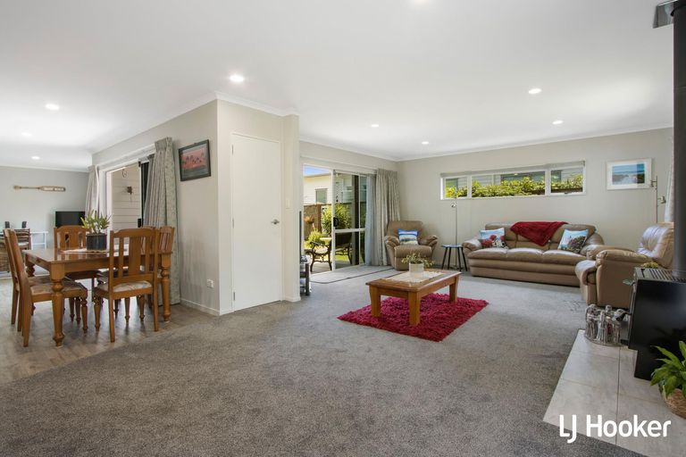 Photo of property in 14 Seafoam Place, Waihi Beach, 3611