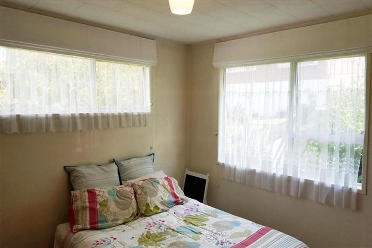 Photo of property in 3 Waari Avenue, Sunnyvale, Auckland, 0612