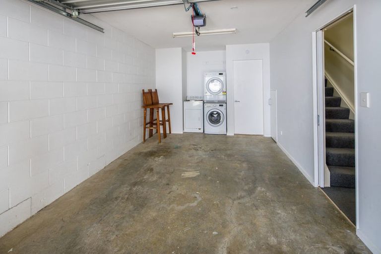 Photo of property in Pirie Street Townhouses, 27/35 Pirie Street, Mount Victoria, Wellington, 6011