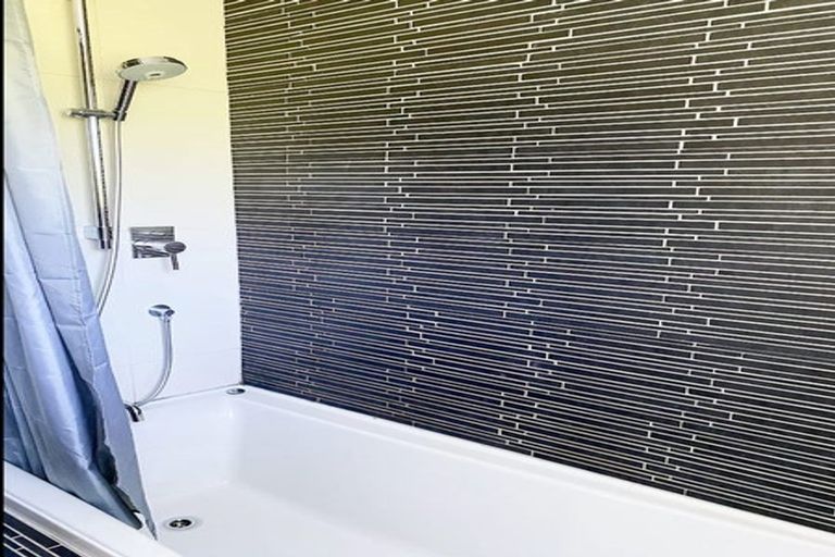 Photo of property in 33 Whaanga Road, Raglan, 3297