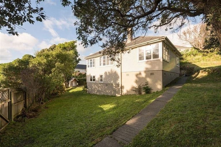 Photo of property in 29 Sidlaw Street, Strathmore Park, Wellington, 6022