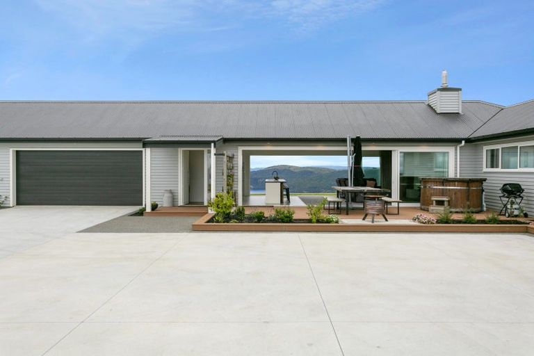 Photo of property in 48 Edge Hill, Acacia Bay, Taupo, 3385