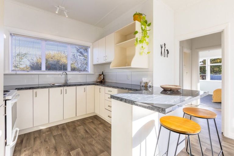 Photo of property in 2 Woburn Street, Waipukurau, 4200