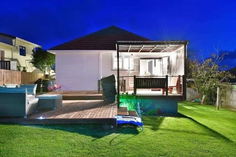 Photo of property in 32 Karaka Street, Helensville, 0800