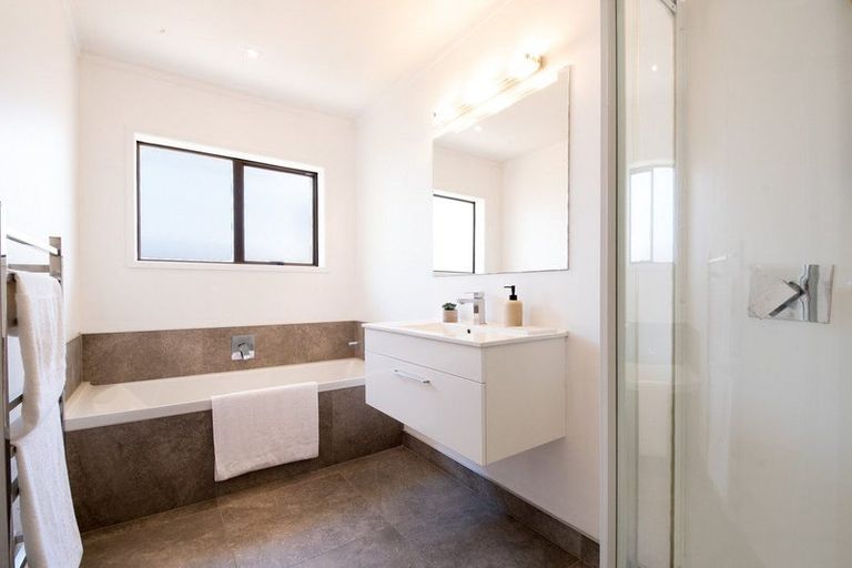 Photo of property in 16 Redlands Grove, Swanson, Auckland, 0612