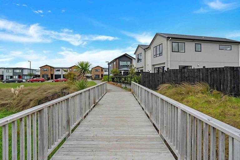 Photo of property in 22a Lumbarda Drive, Kumeu, 0810