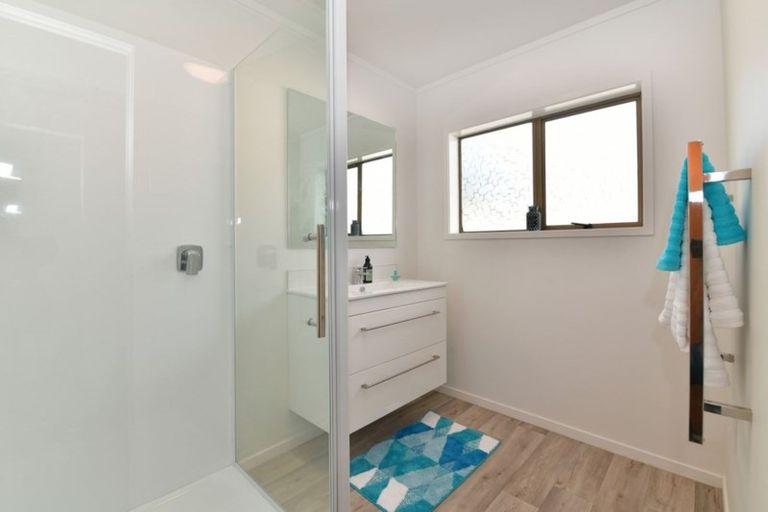 Photo of property in 2/26 Hatton Road, Orewa, 0931