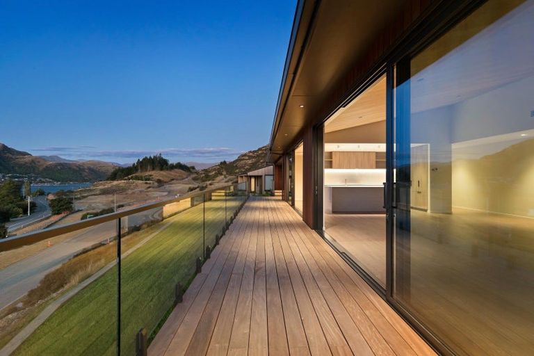 Photo of property in 6 Red Deer Rise, Kelvin Heights, Queenstown, 9300