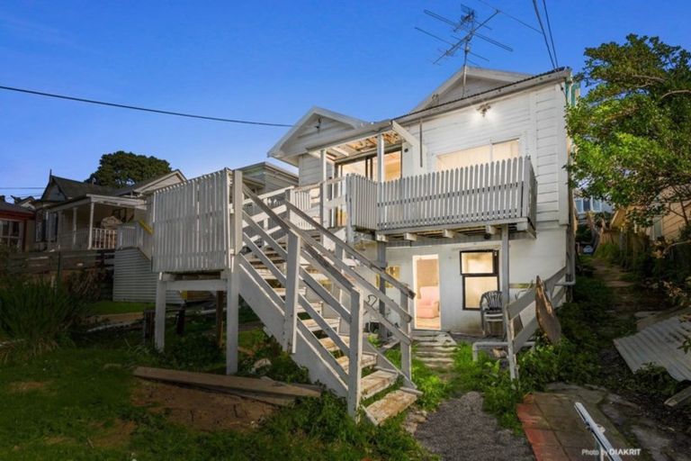 Photo of property in 18 Florence Street, Newtown, Wellington, 6021
