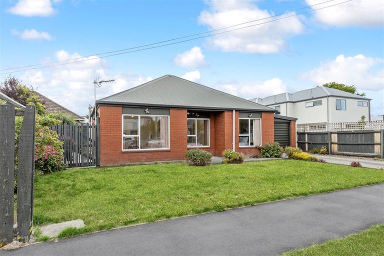Photo of property in 2/12 Barrie Street, Addington, Christchurch, 8024