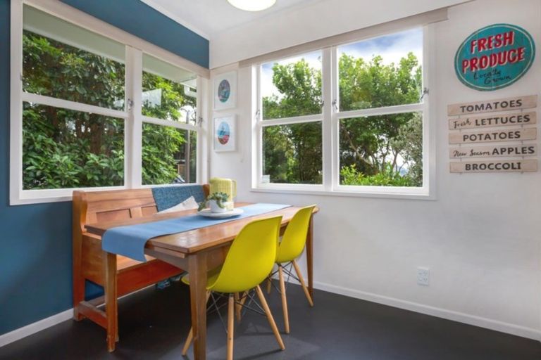 Photo of property in 5 Sunrise Boulevard, Tawa, Wellington, 5028