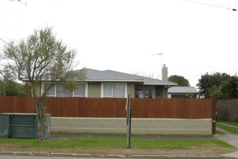 Photo of property in 18 Ropiha Street, Fitzroy, New Plymouth, 4312