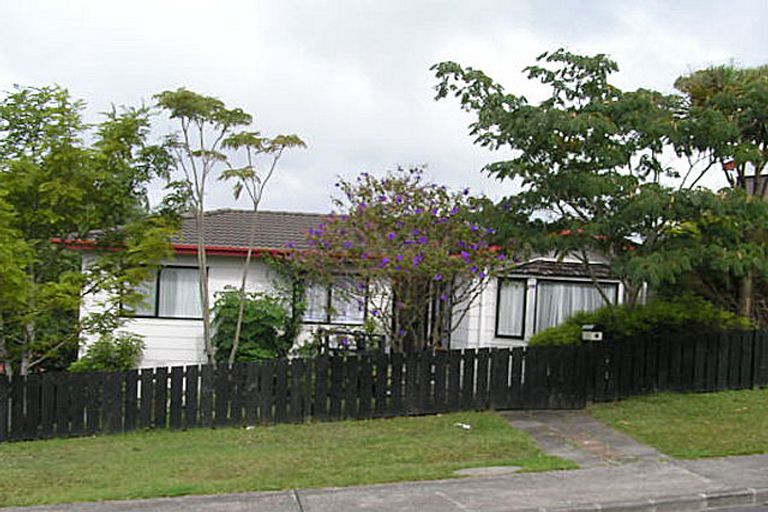Photo of property in 4 Frosses Place, Massey, Auckland, 0614