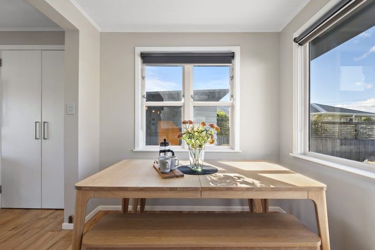 Photo of property in 23 Beazley Avenue, Paparangi, Wellington, 6037