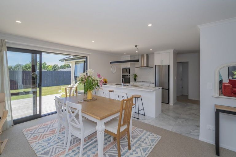 Photo of property in 8 Palm Drive, Whitianga, 3510