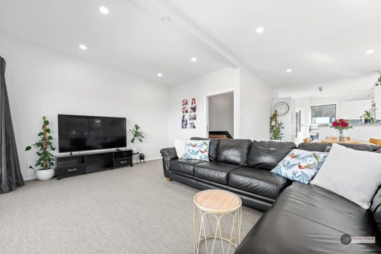 Photo of property in 73 Miromiro Road, Normandale, Lower Hutt, 5010