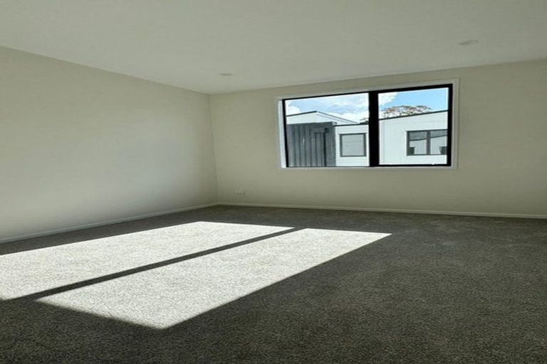 Photo of property in 11a Rountree Place, Conifer Grove, Takanini, 2112