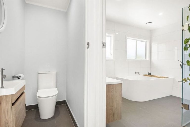 Photo of property in 14 Tarahanga Street, Northcote, Auckland, 0627