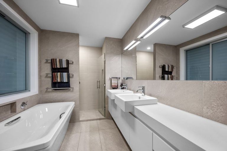 Photo of property in 8 Sylvan Park Avenue, Milford, Auckland, 0620