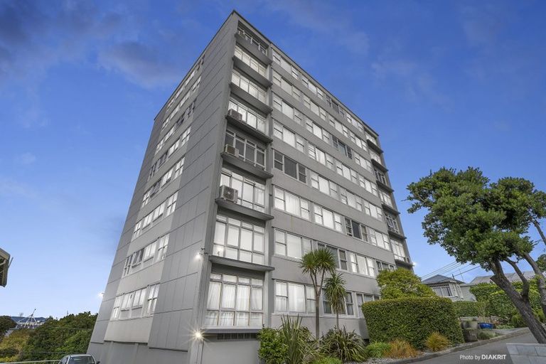 Photo of property in Newman Court Apartments, 2 Newman Terrace, Thorndon, Wellington, 6011