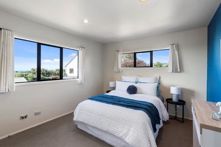 Photo of property in 17 Pine Ridge Terrace, Waikanae Beach, Waikanae, 5036