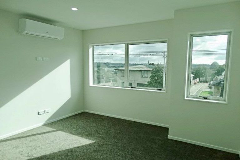 Photo of property in 4a Sherwood Avenue, Te Atatu South, Auckland, 0610