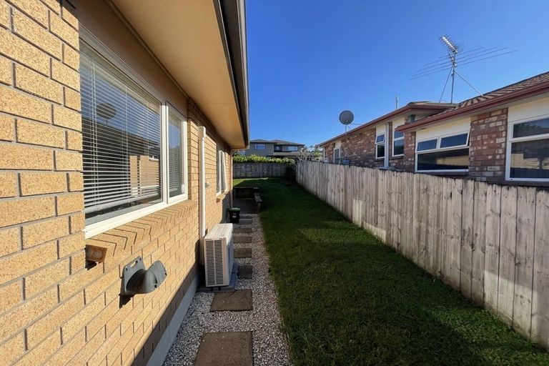 Photo of property in 35 Chesterfield Way, Orewa, 0931