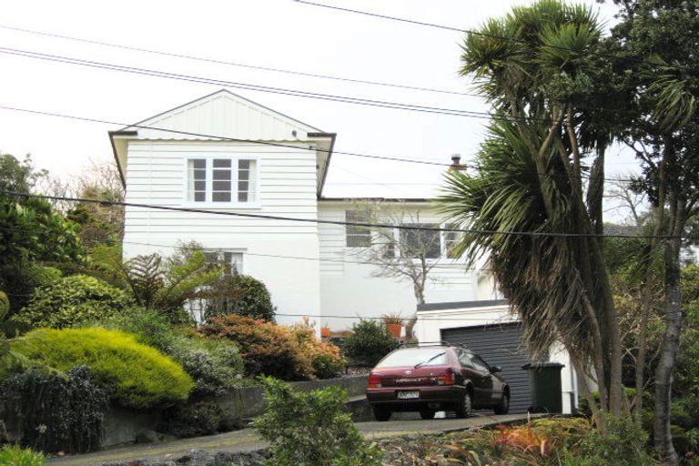 Photo of property in 17 Seaforth Terrace, Karori, Wellington, 6012