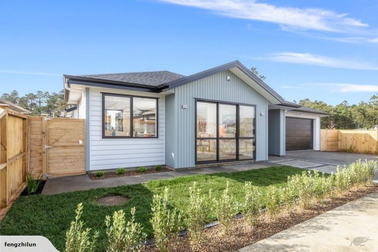 Photo of property in 4 Ropere Street, Kumeu, 0810