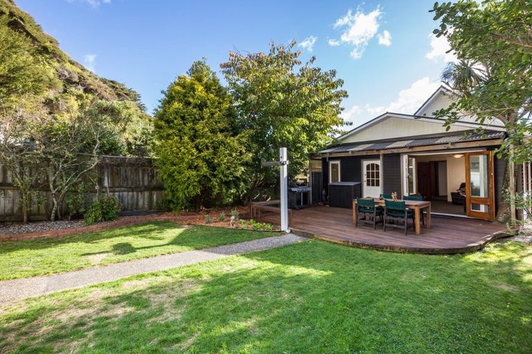 Photo of property in 123 Muritai Road, Eastbourne, Lower Hutt, 5013