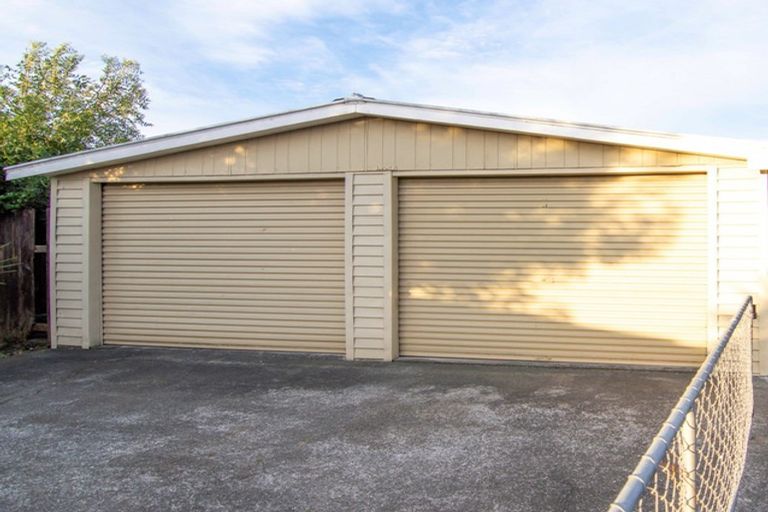 Photo of property in 6 Forbes Place, Kelvin Grove, Palmerston North, 4414