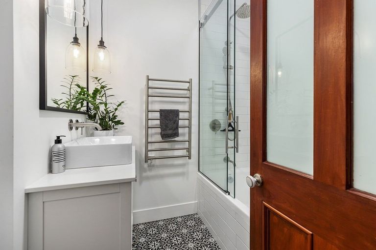 Photo of property in 56 Derwent Street, Island Bay, Wellington, 6023