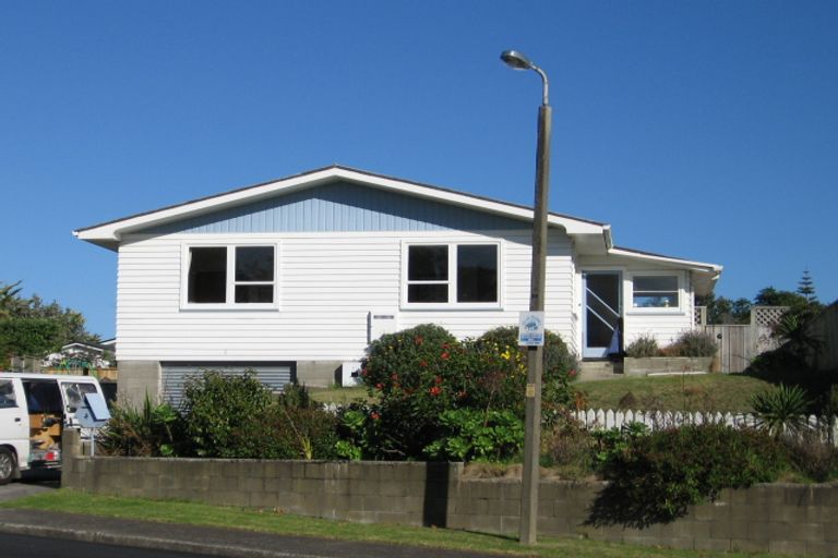 Photo of property in 4 Lindale Grove, Waikanae Beach, Waikanae, 5036