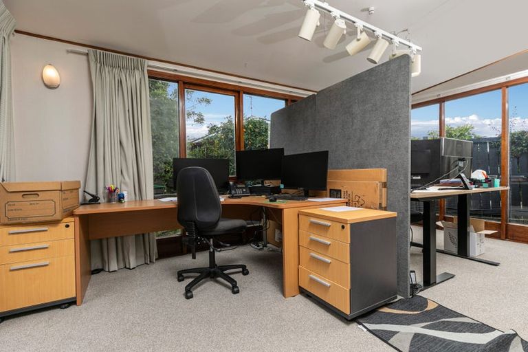 Photo of property in 15 Fairlea Road, Te Atatu South, Auckland, 0610