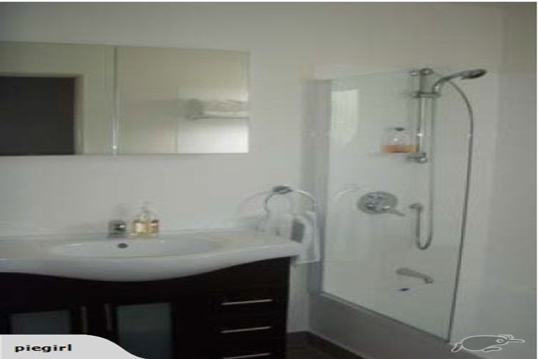 Photo of property in 100d Karepa Street, Brooklyn, Wellington, 6021