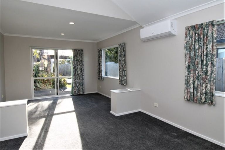 Photo of property in 12 Mellefont Close, East Tamaki Heights, Auckland, 2016