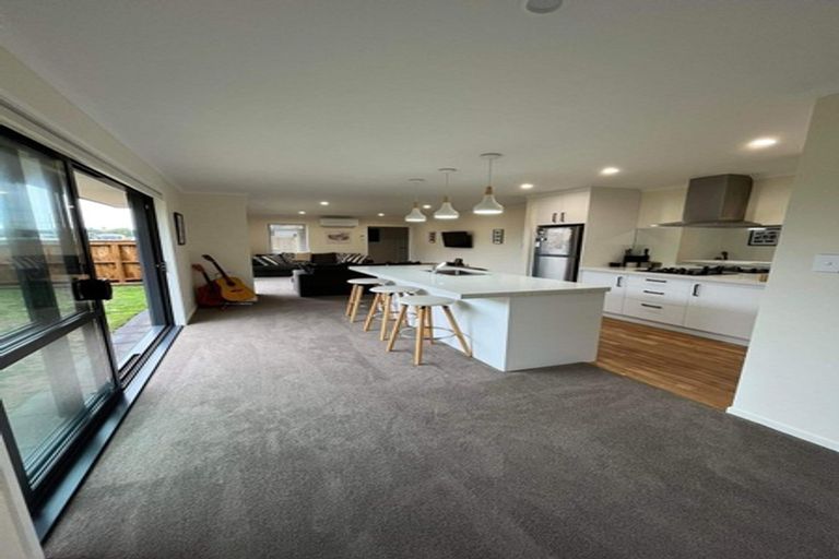 Photo of property in 15 Nukuroa Close, Waitara, 4320