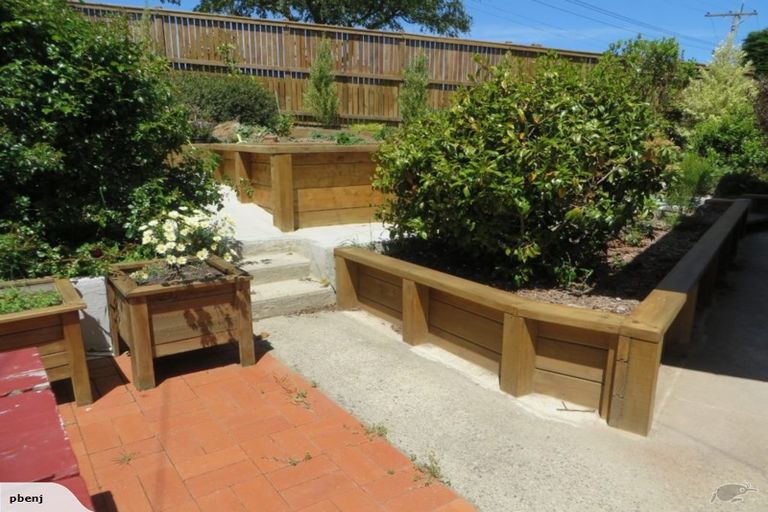 Photo of property in 107 Larnach Road, Vauxhall, Dunedin, 9013