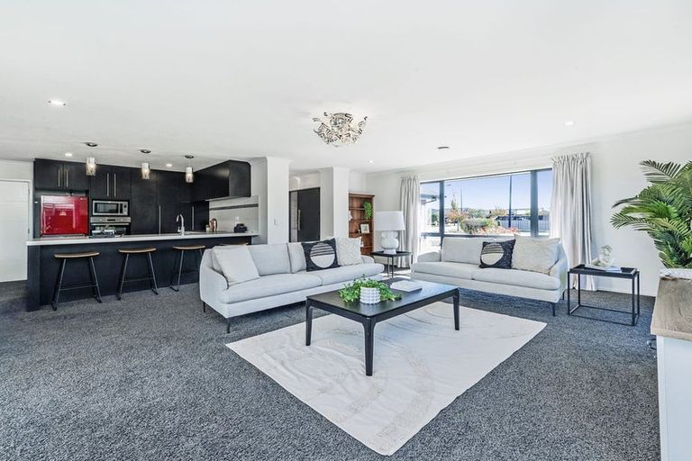 Photo of property in 25 Navy Loop, Rolleston, 7614