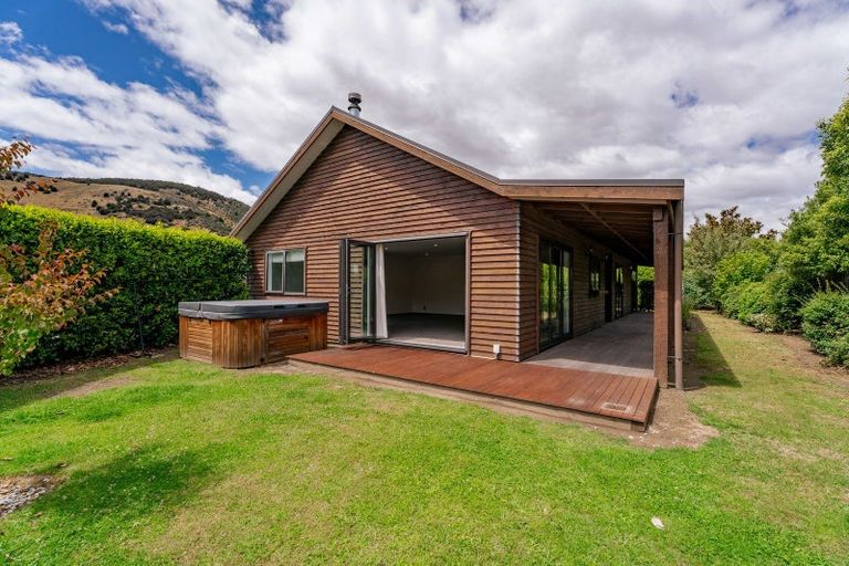 Photo of property in 89 Rob Roy Lane, Wanaka, 9305