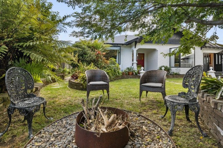 Photo of property in 33 Fitzroy Road, Fitzroy, New Plymouth, 4312