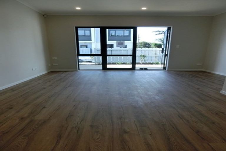 Photo of property in 8/66 Swanson Road, Henderson, Auckland, 0610