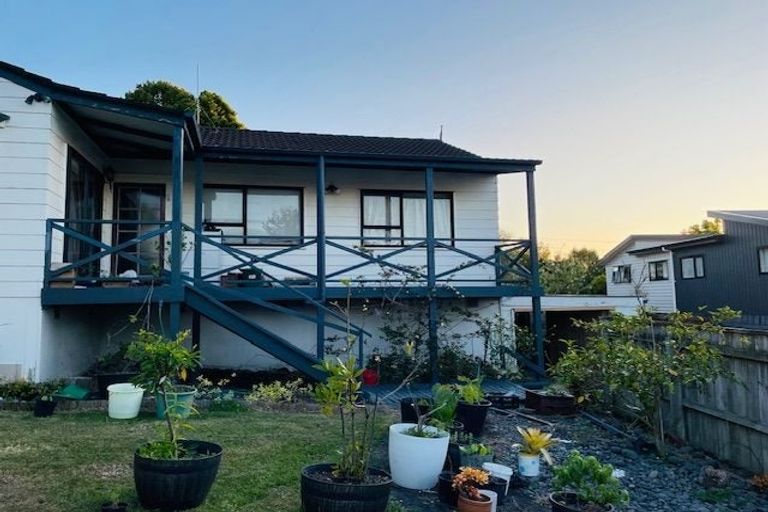 Photo of property in 30 Santiago Crescent, Unsworth Heights, Auckland, 0632