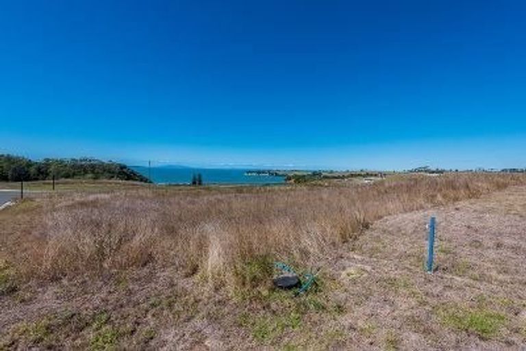 Photo of property in 8 Rongoa Road, Okura Bush, Silverdale, 0794