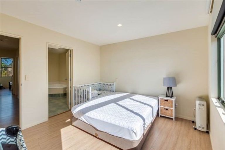 Photo of property in 5/1 Hillcrest Avenue, Hillcrest, Auckland, 0627