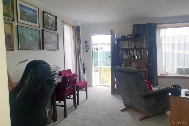 Photo of property in 2/90 Avenue Road, West End, Timaru, 7910