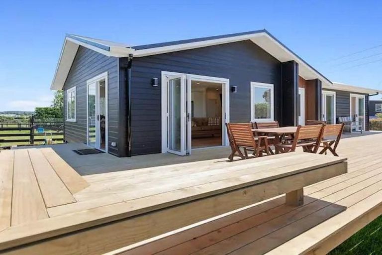 Photo of property in 43 Donnelly Street, Oakura, 4314