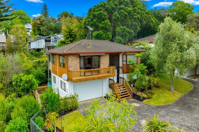 Photo of property in 1/12 Greenvalley Rise, Glenfield, Auckland, 0629