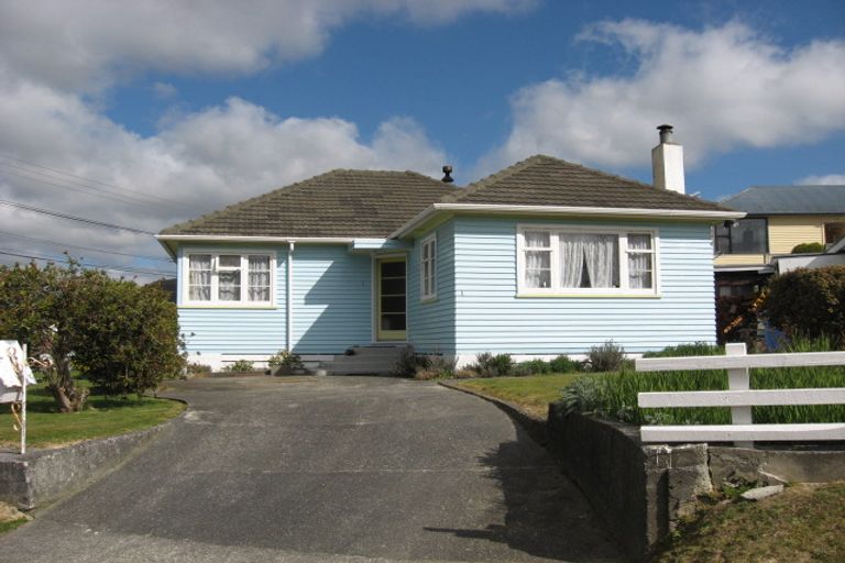 Photo of property in 1 Sharpe Crescent, Wainuiomata, Lower Hutt, 5014